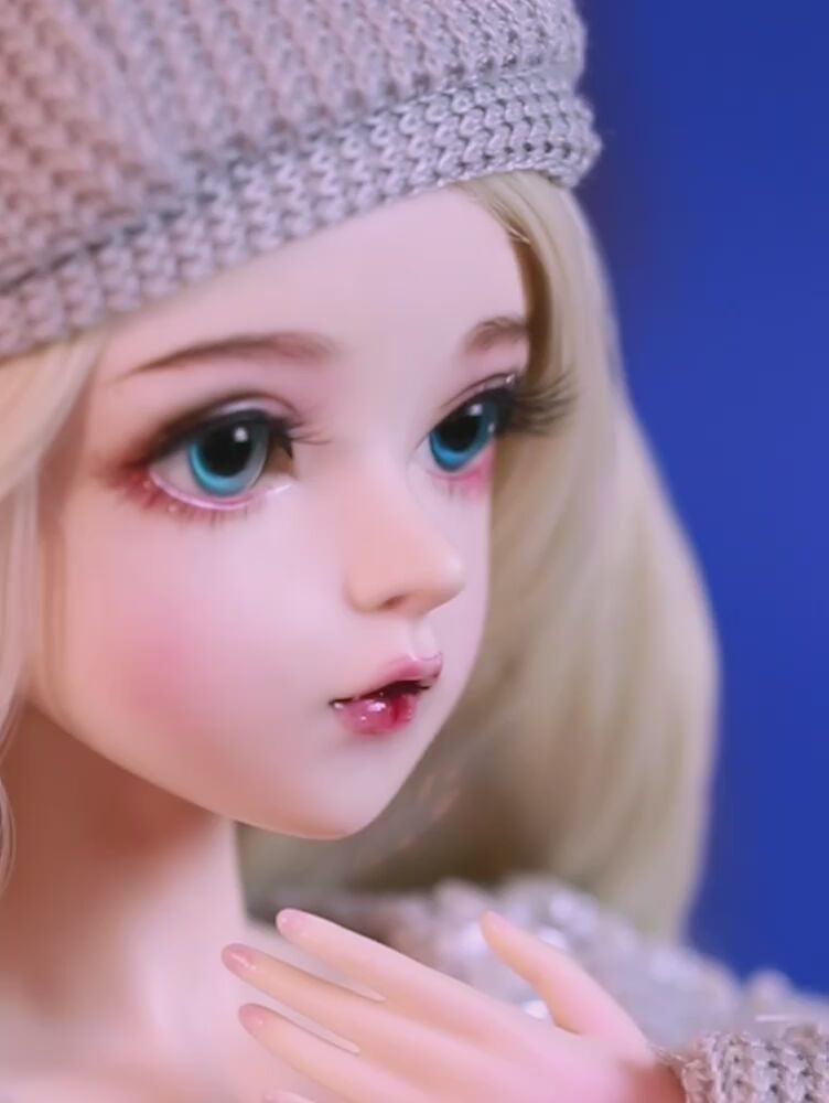 Ella's Doll Elegant Facial Detailing