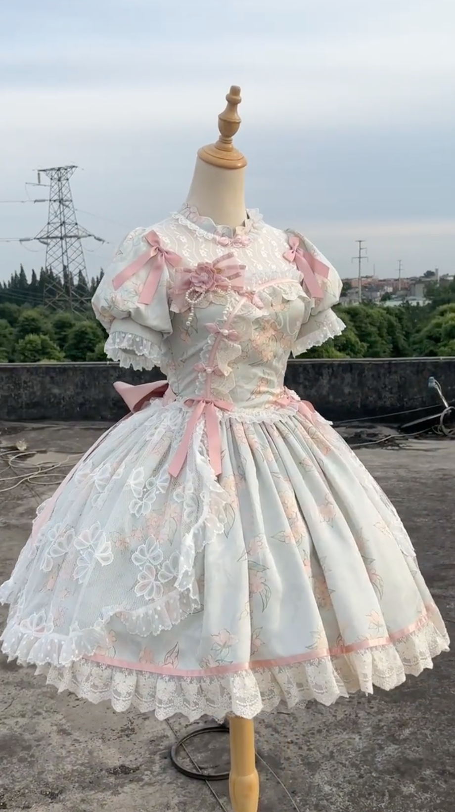 Vintage floral Lolita dress with lace