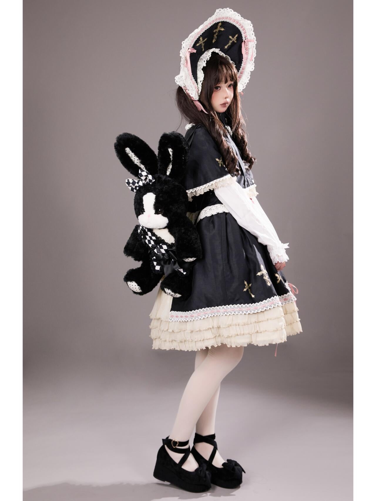 Side view of a girl wearing the MOMO Plush Large Bag Black