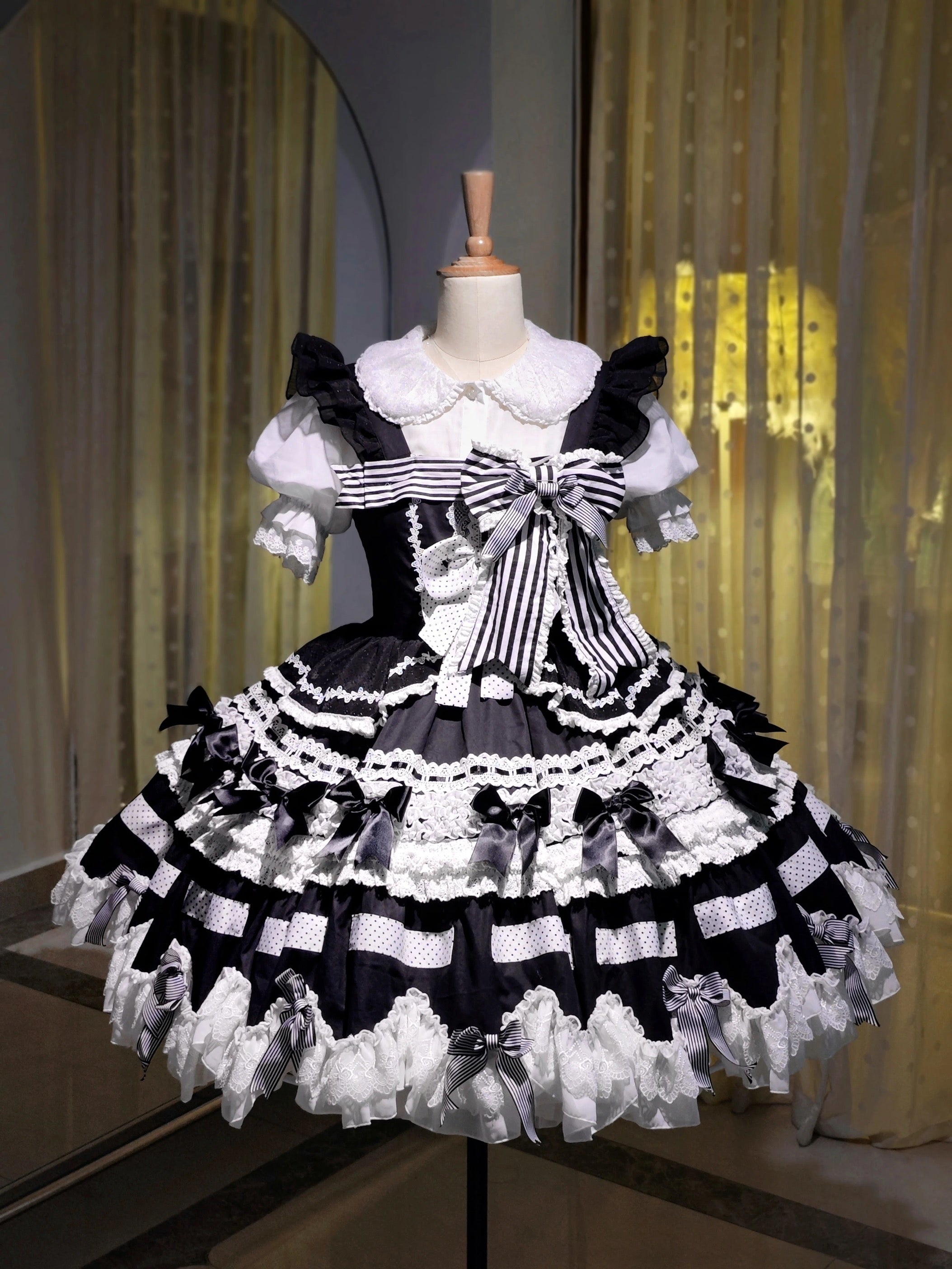 Gothic Lolita bonnet with bow