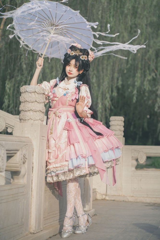 NEKOMATA'S TEMPTATION Peach Wine Floral Decoration Neckline Tiered Flounce Hem Jumper Skirt