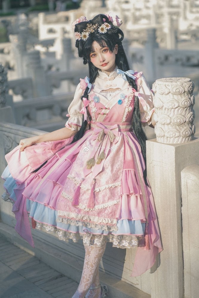 NEKOMATA'S TEMPTATION Peach Wine Floral Decoration Neckline Tiered Flounce Hem Jumper Skirt