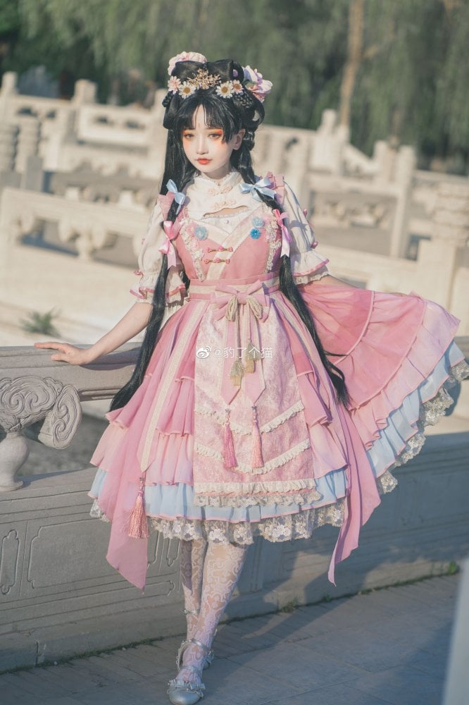 NEKOMATA'S TEMPTATION Peach Wine Floral Decoration Neckline Tiered Flounce Hem Jumper Skirt