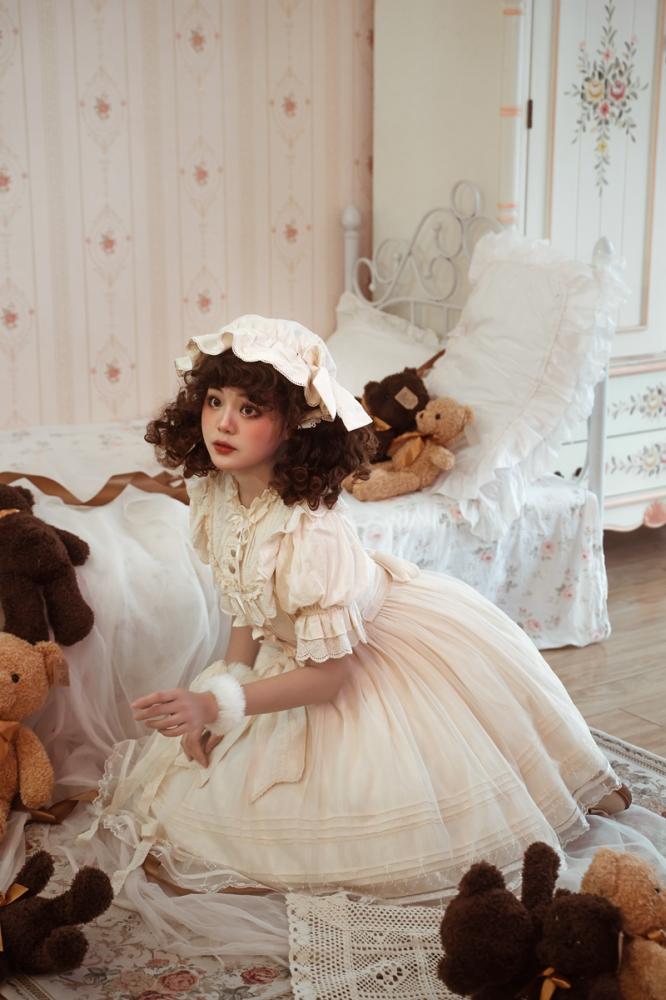 Lolita Fashion look with a cream dress and bonnet, styled with teddy bears in Sukuroi