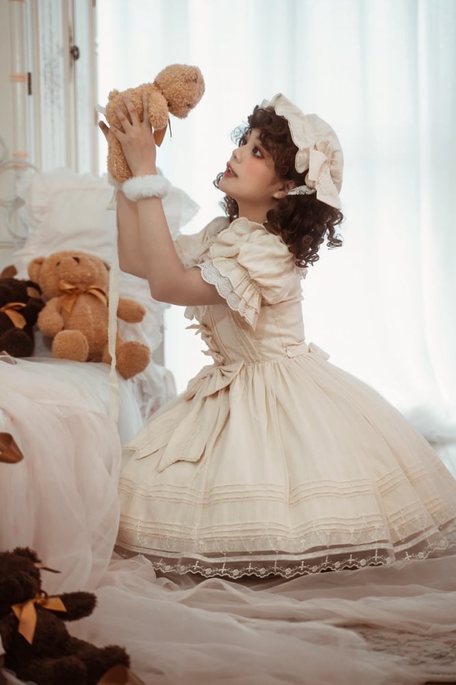 Lolita Fashion outfit with a cute teddy bear, adding charm to Sukuroi’s collection