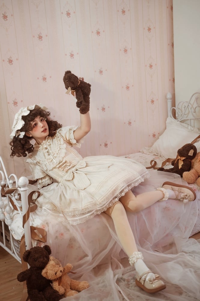 Lolita Fashion styled in a playful pose with teddy bears, part of Sukuroi’s cute collection