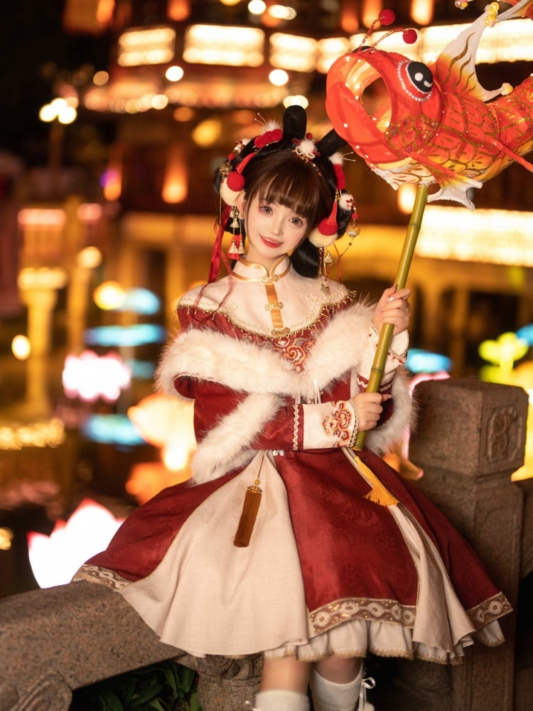 Red New Year Knot Button Banded Collar Qi One Piece + Plush Collar Cape - Sukuroi