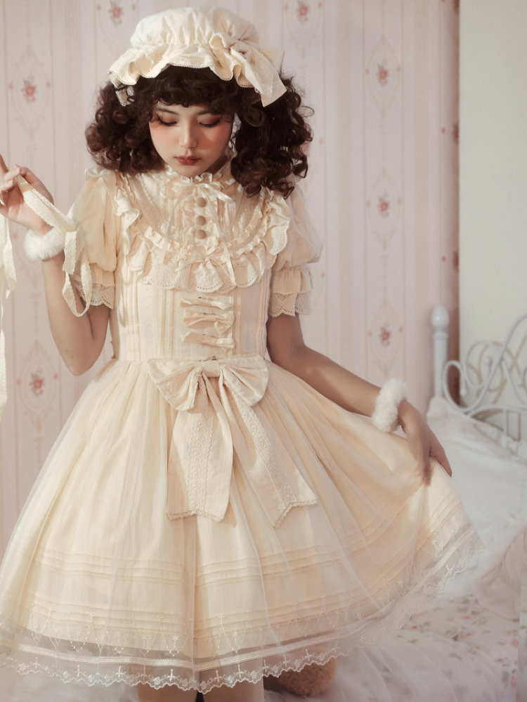 Close-up of a Lolita Fashion dress with lace and bows, perfect for Sukuroi fans