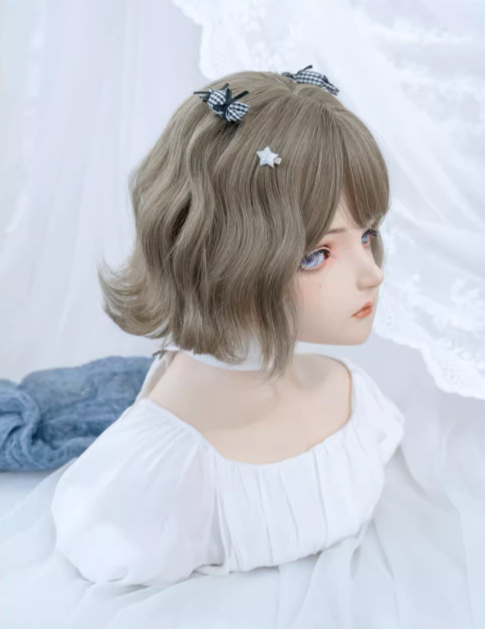 Light Brown Chin Length Wavy Synthetic Wig