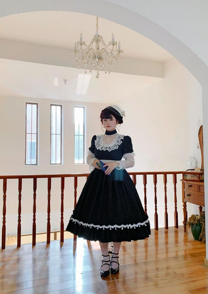 Black neckline flounce hem one piece with lace and classic long sleeves design