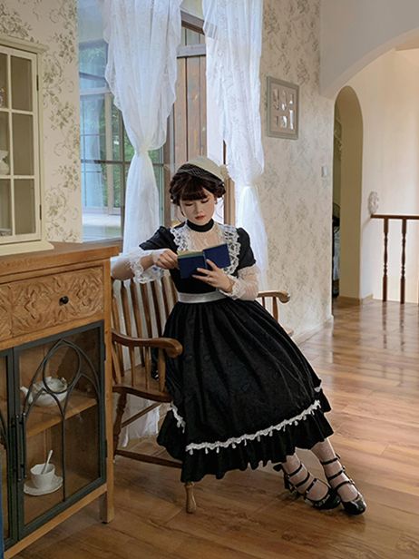 Vintage-style long sleeve one piece with flounce hem skirt and neckline lace