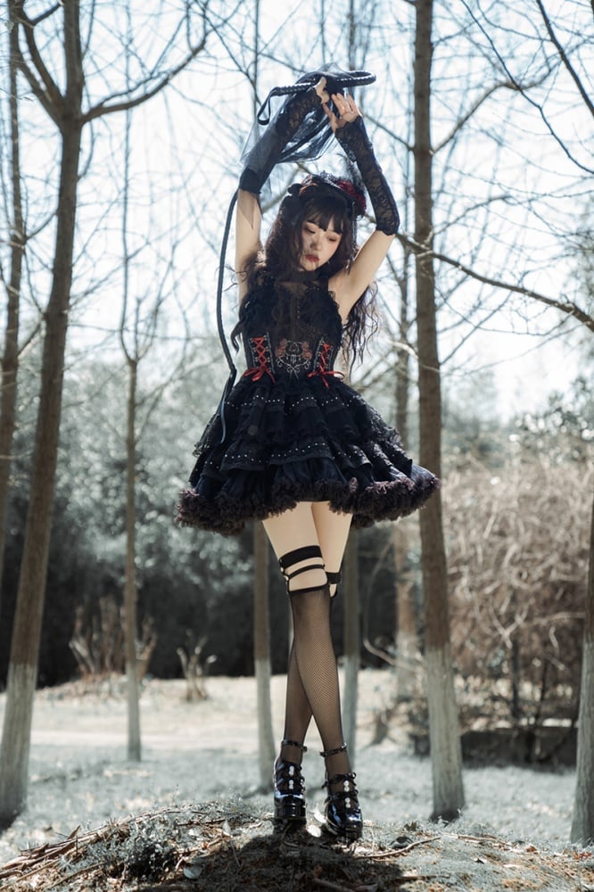 Rose Thorn Color Black Sweetheart Neckline Floral Embroidery Jumper Skirt Short Version