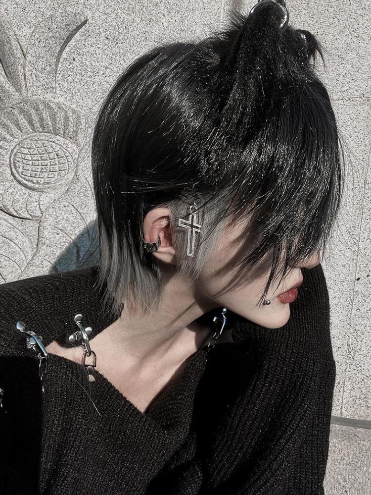 Soda Black and Grey Highlight Hair Color Ouji Short Wig
