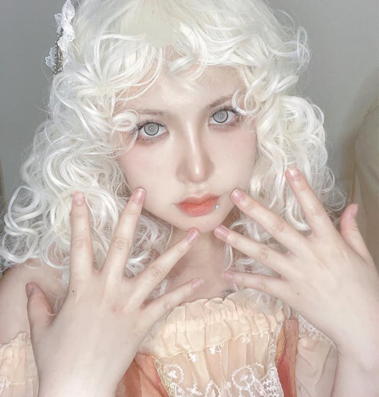 Off-White Curly Wig