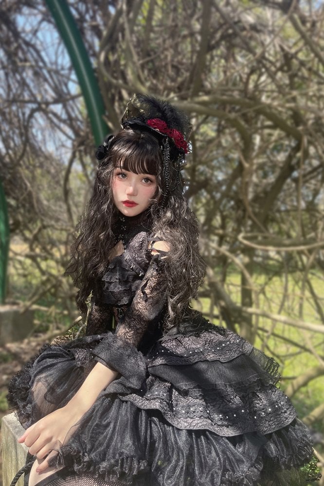 Rose Thorn Color Black Sweetheart Neckline Floral Embroidery Jumper Skirt Short Version