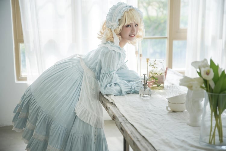 Short Version Margarita Floal Embroidery Bodice Round Neck High Waist Long Sleeves One Piece