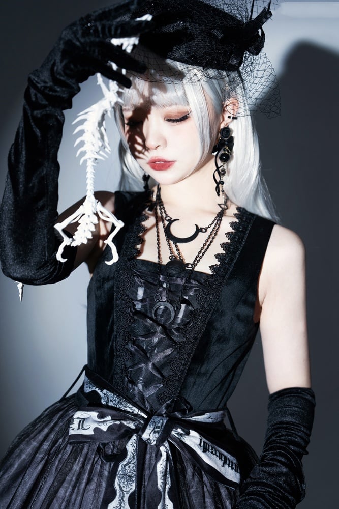 Women’s gothic jumper skirt in black dragon print