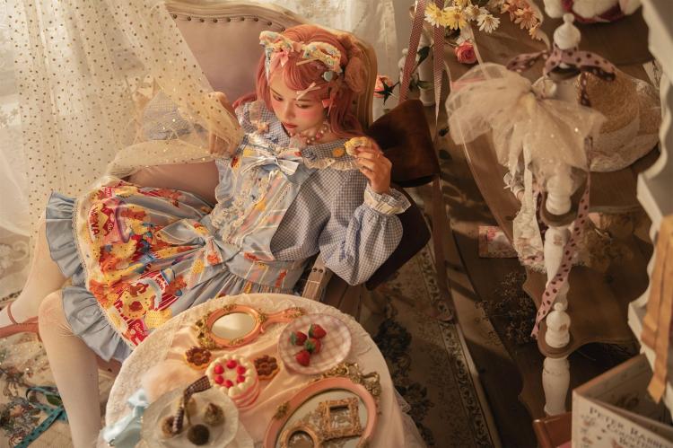 Little Bear and Pot Built-in Petticoat Bear and Biscuit Print Overalls