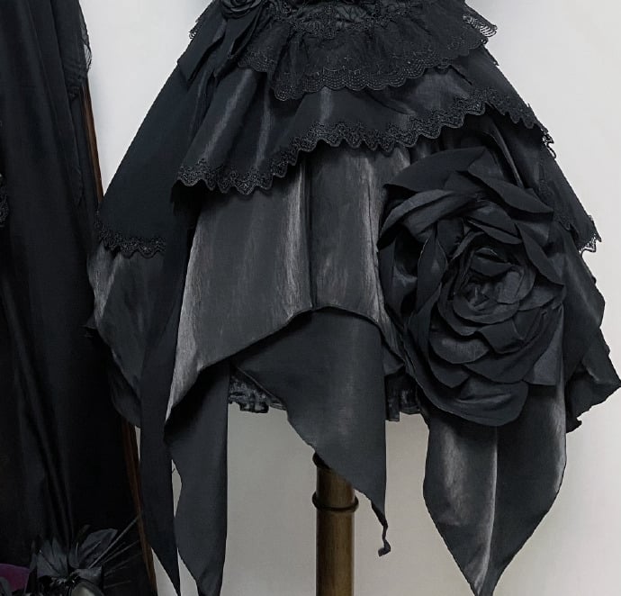 Clearance-Size L for Bust 90-105CM Black Rose Handkerchief Hem Lace Applique Gothic Dress - Sukuroi