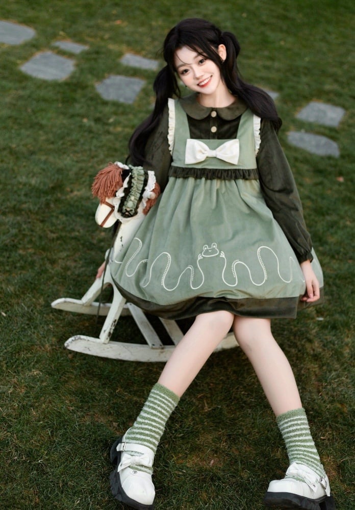 Clearance-Size S for Bust 90cm Green Jumping Frog Embroidery Dress Peter Pan Collar Fake-two Pieces Design - Sukuroi