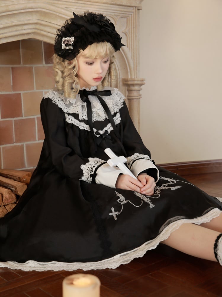 Black and White Candlestick Embroidery One Piece - Sukuroi