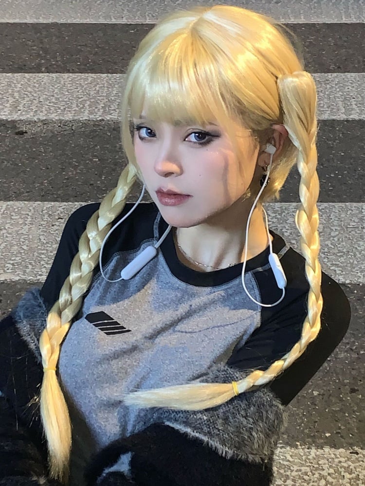 Blonde Short Wig with Braid Jaw Clips