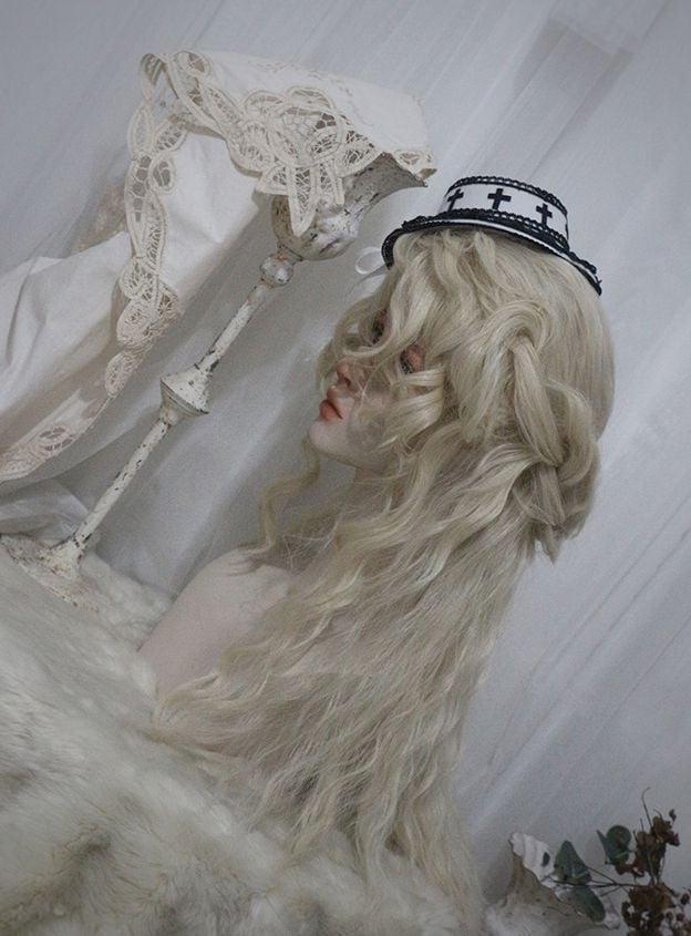 Countess Beige Long Wavy Wig