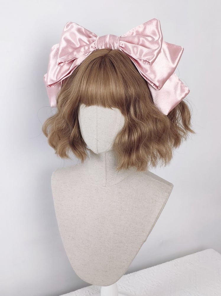 Wavy Flax Gold Short Lolita Synthetic Wig